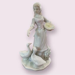 VINTAGE Victorian Girl Feeding Ducks Figurine, pastel colors, perfect condition
